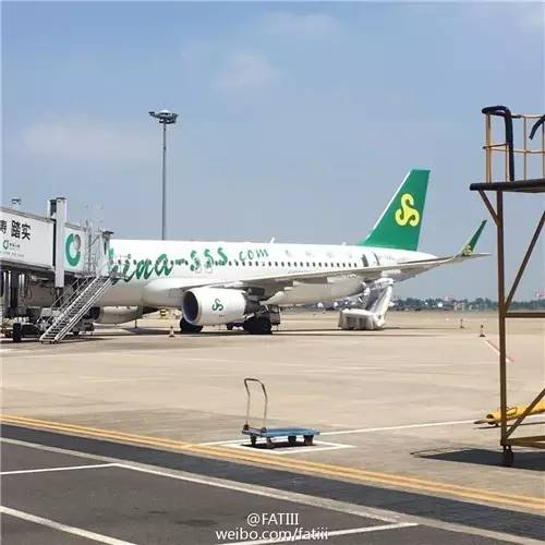春秋航空客机应急设备_a320滑梯充气时间_春秋航空常州降落滑梯
