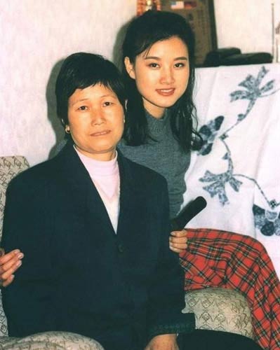 宋祖英图片大全_宋祖英年轻全家福_宋祖英童年艰苦经历