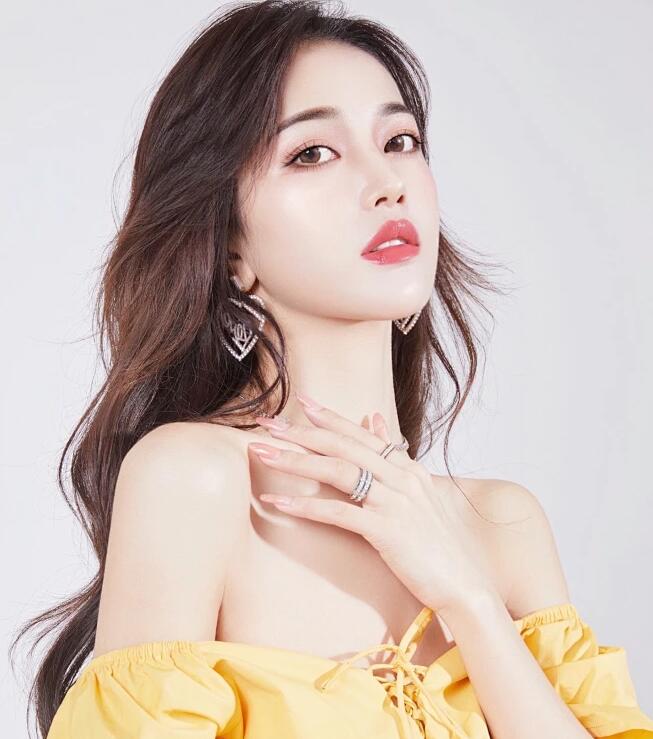 晚礼服发型 简单_礼服发型_精致盘发技巧