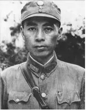 大将为何由周恩来授衔_战争时期我军干部的军衔情况_我军军衔制度的曲折历程