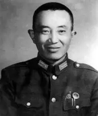 大将为何由周恩来授衔_我军军衔制度的曲折历程_战争时期我军干部的军衔情况