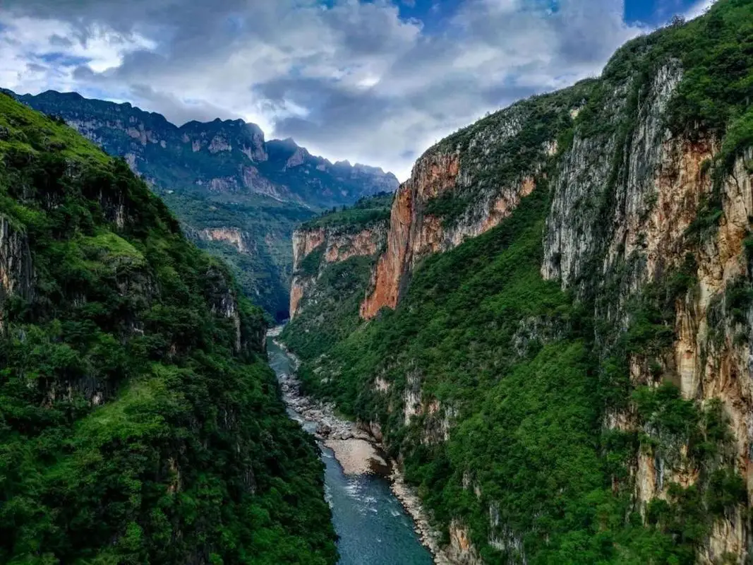 贵阳六盘水的旅游景点_六盘水旅游攻略_乌蒙大草原必去景点