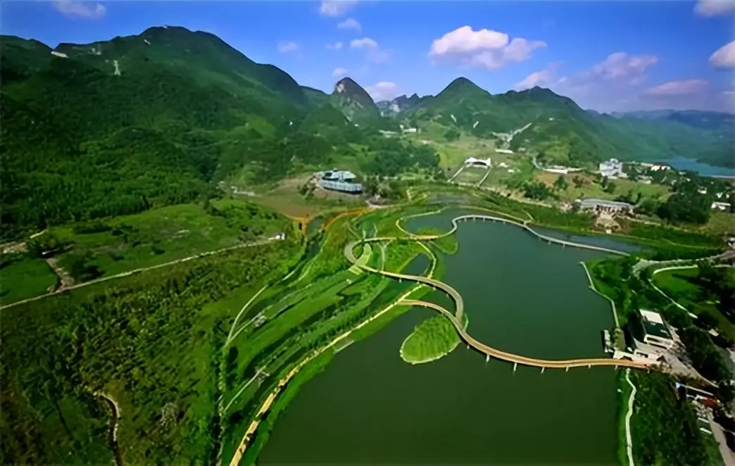 乌蒙大草原必去景点_贵阳六盘水的旅游景点_六盘水旅游攻略