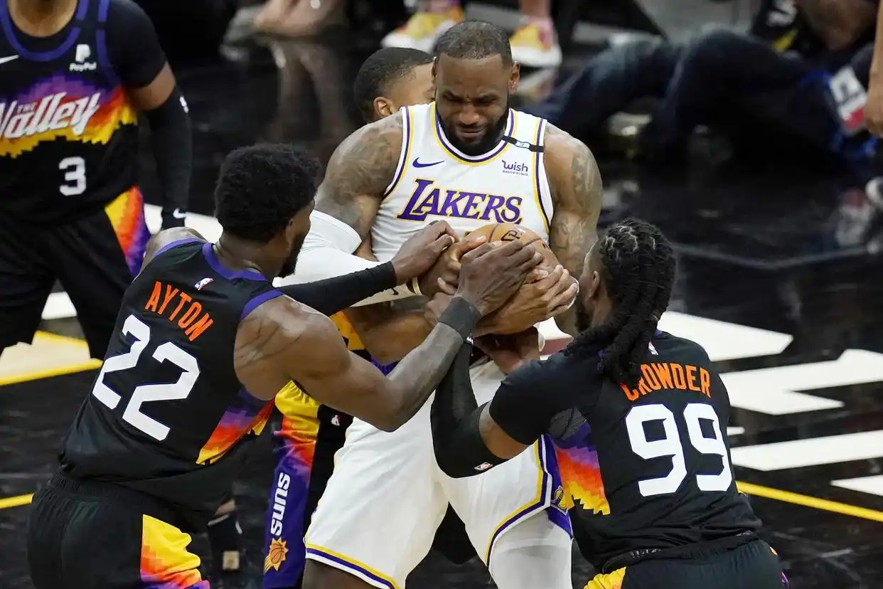 湖人和太阳冲突_nba-湖人vs太阳 詹姆斯持球突破_NBA季后赛今日赛事集锦