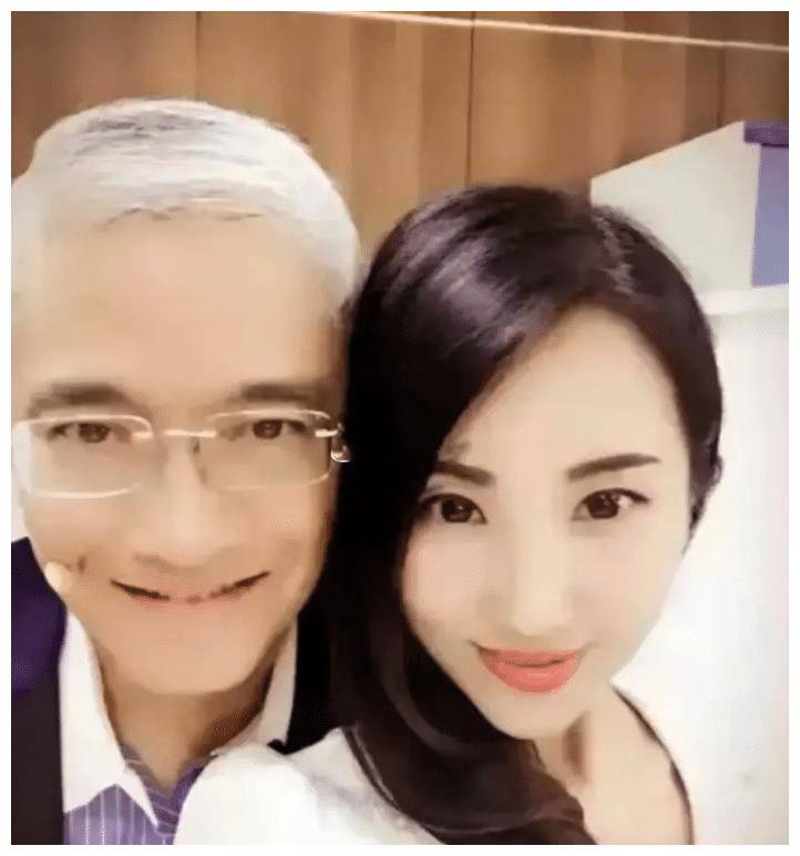 郎咸平博客财经郎眼_郎咸平直播间现状_郎咸平直播带货