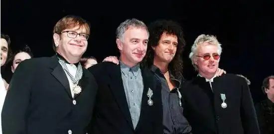 皇后乐队学历最高的乐队_摇滚乐队理工男成员_freddie mercury michael jackso