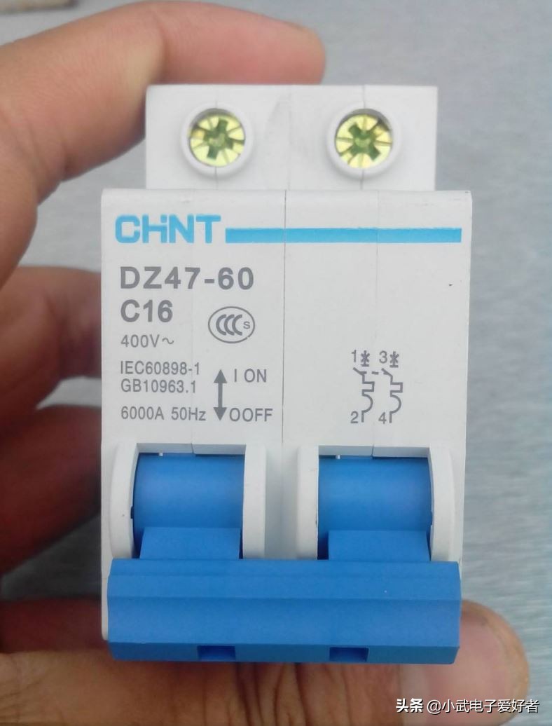 2P开关接线规范_空气开关左零右火_空开2p是什么意思