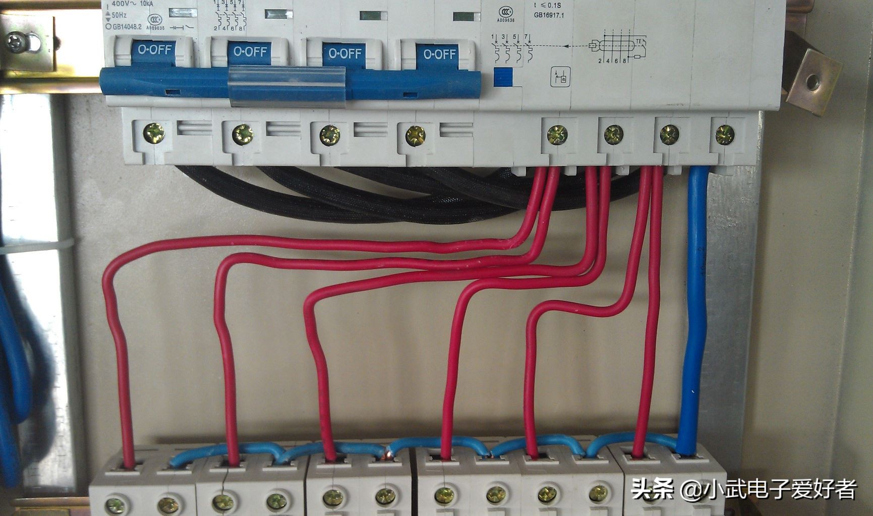 2P开关接线规范_空开2p是什么意思_空气开关左零右火