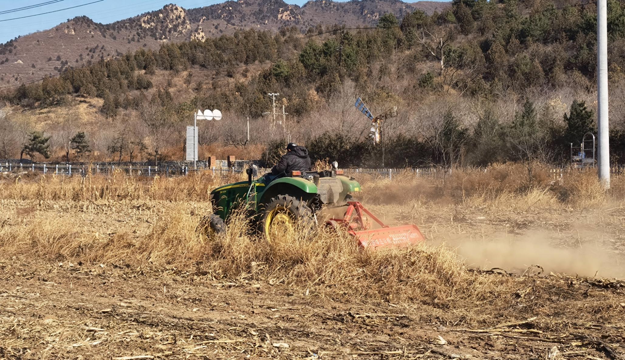 秸秆粉碎还田处理_利用秸秆的方法_怀柔区汤河口镇玉米秸秆回收
