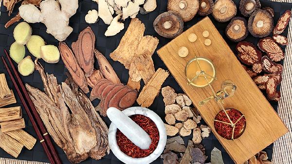 刺五加酒的功效与作用_东北刺五加鹿茸泡酒功效_东北人参五味子枸杞鹿茸泡酒