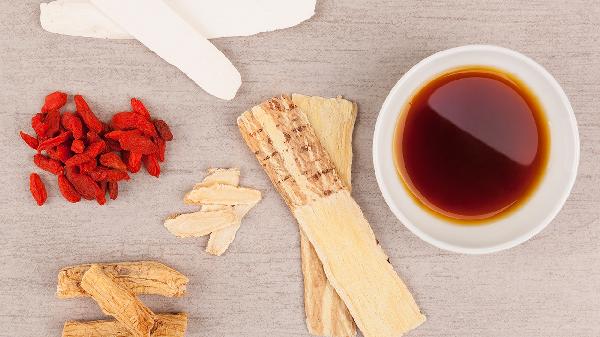 东北人参五味子枸杞鹿茸泡酒_刺五加酒的功效与作用_东北刺五加鹿茸泡酒功效