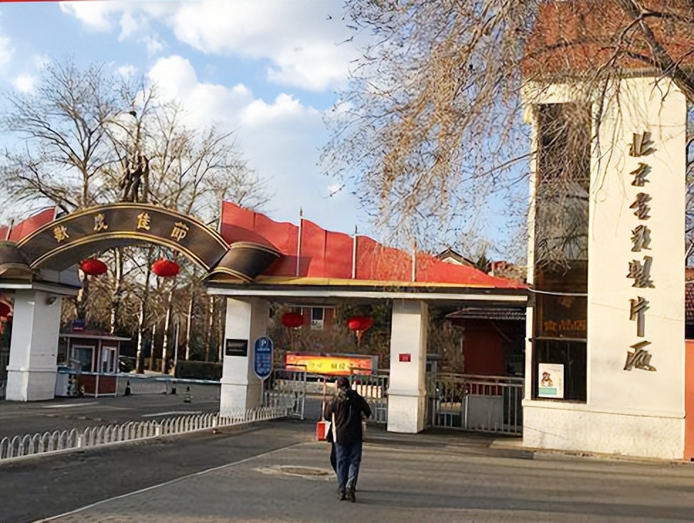 陈国军与刘晓庆婚姻破裂 姜文介入刘晓庆陈国军事件 陈国军自传揭露刘晓庆姜文婚外情_刘晓庆今日大婚