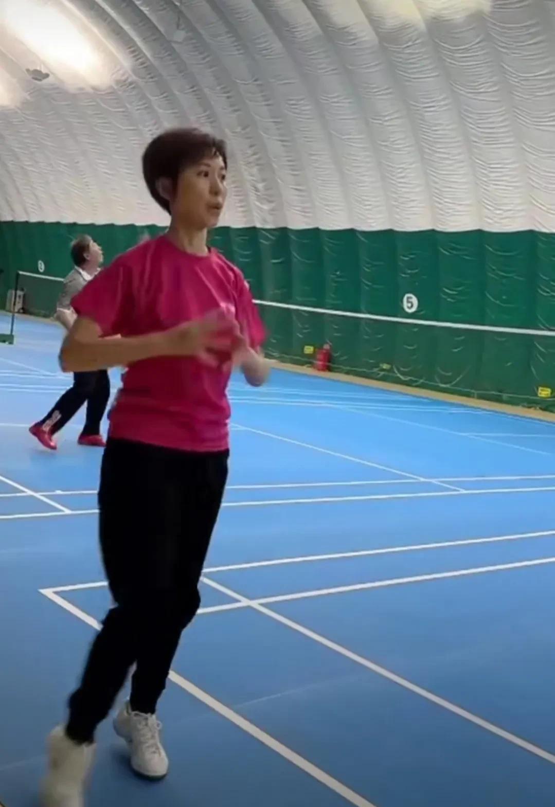 欧阳夏丹羽毛球技巧分享_欧阳夏丹最新运动视频_欧阳夏丹打球视频