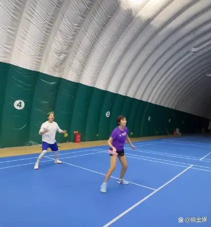 欧阳夏丹打球视频_欧阳夏丹和毛宁一起打球_欧阳夏丹毛宁羽毛球友谊