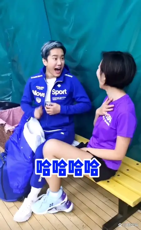 欧阳夏丹和毛宁一起打球_欧阳夏丹打球视频_欧阳夏丹毛宁羽毛球友谊
