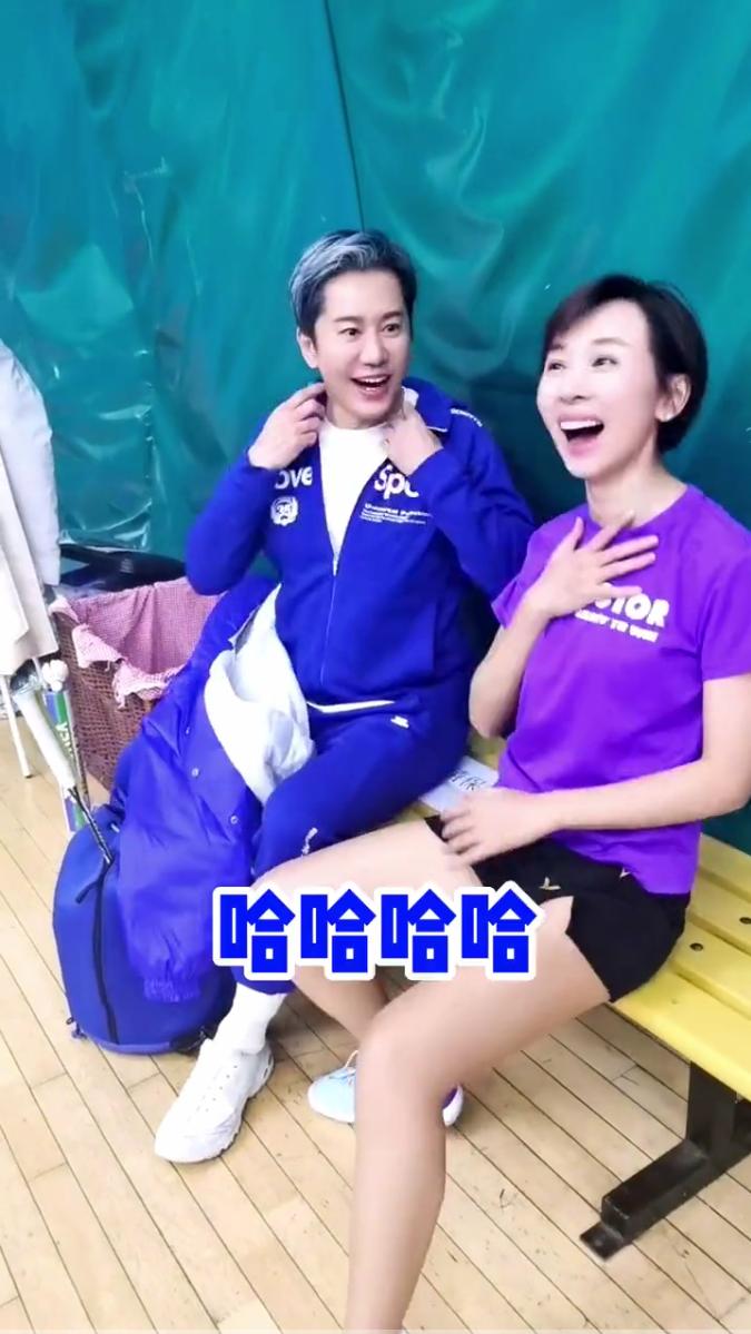 欧阳夏丹毛宁羽毛球友谊_欧阳夏丹打球视频_毛宁保养状态年轻变化