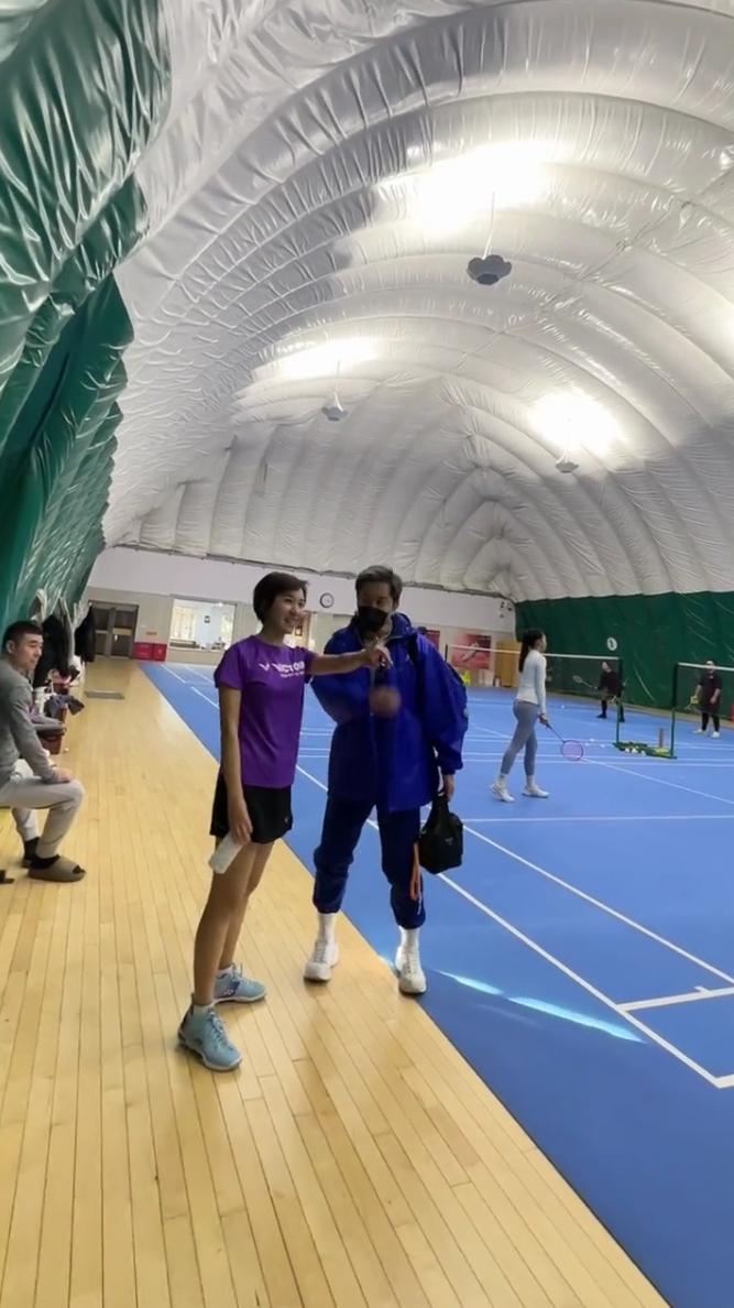 欧阳夏丹毛宁羽毛球友谊_欧阳夏丹打球视频_毛宁保养状态年轻变化