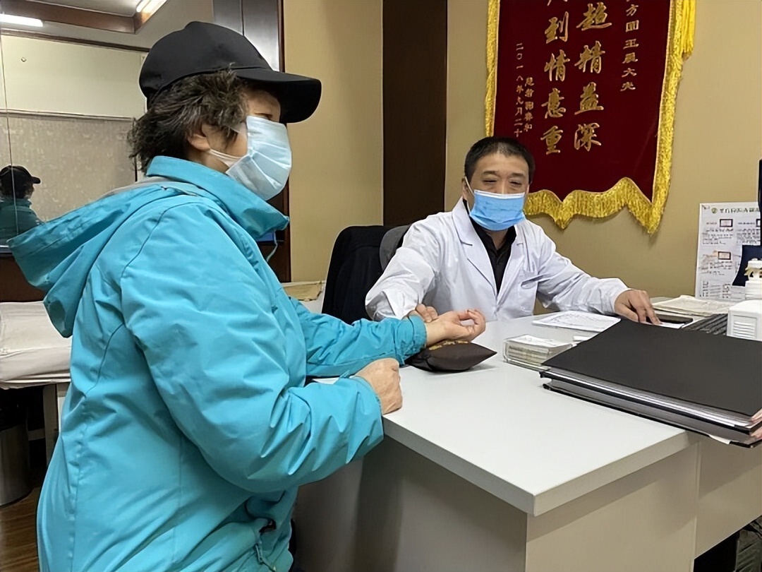 胆结石成因_人身体结石是怎么形成的_长期不吃早餐胆结石