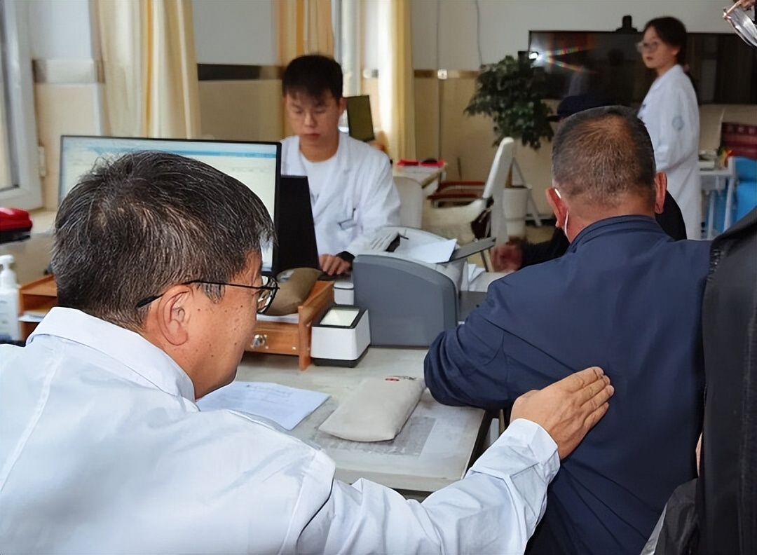 长期不吃早餐胆结石_胆结石成因_人身体结石是怎么形成的