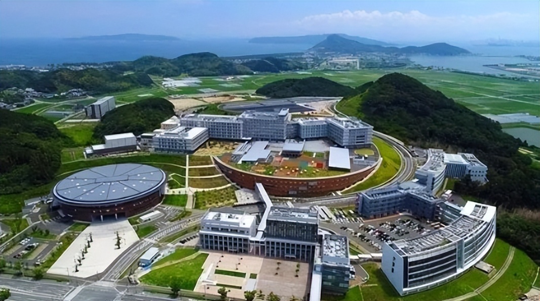 九州大学介绍_九州大学优势专业_徐州九州大学学费多少