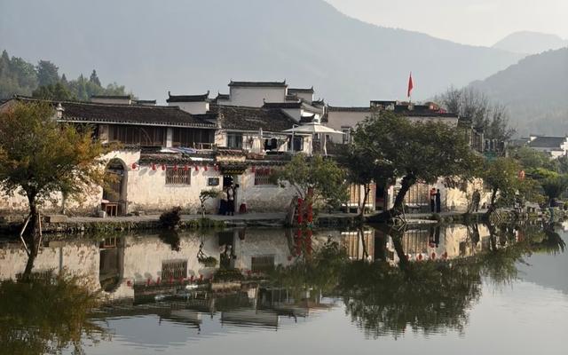 黄山安徽宏村附近的住宿_宏村新巴士线路周边村落免门票体验_宏村油菜花海散心拍照攻略