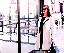 电影《实习生》里意气风发的女Boss海瑟薇