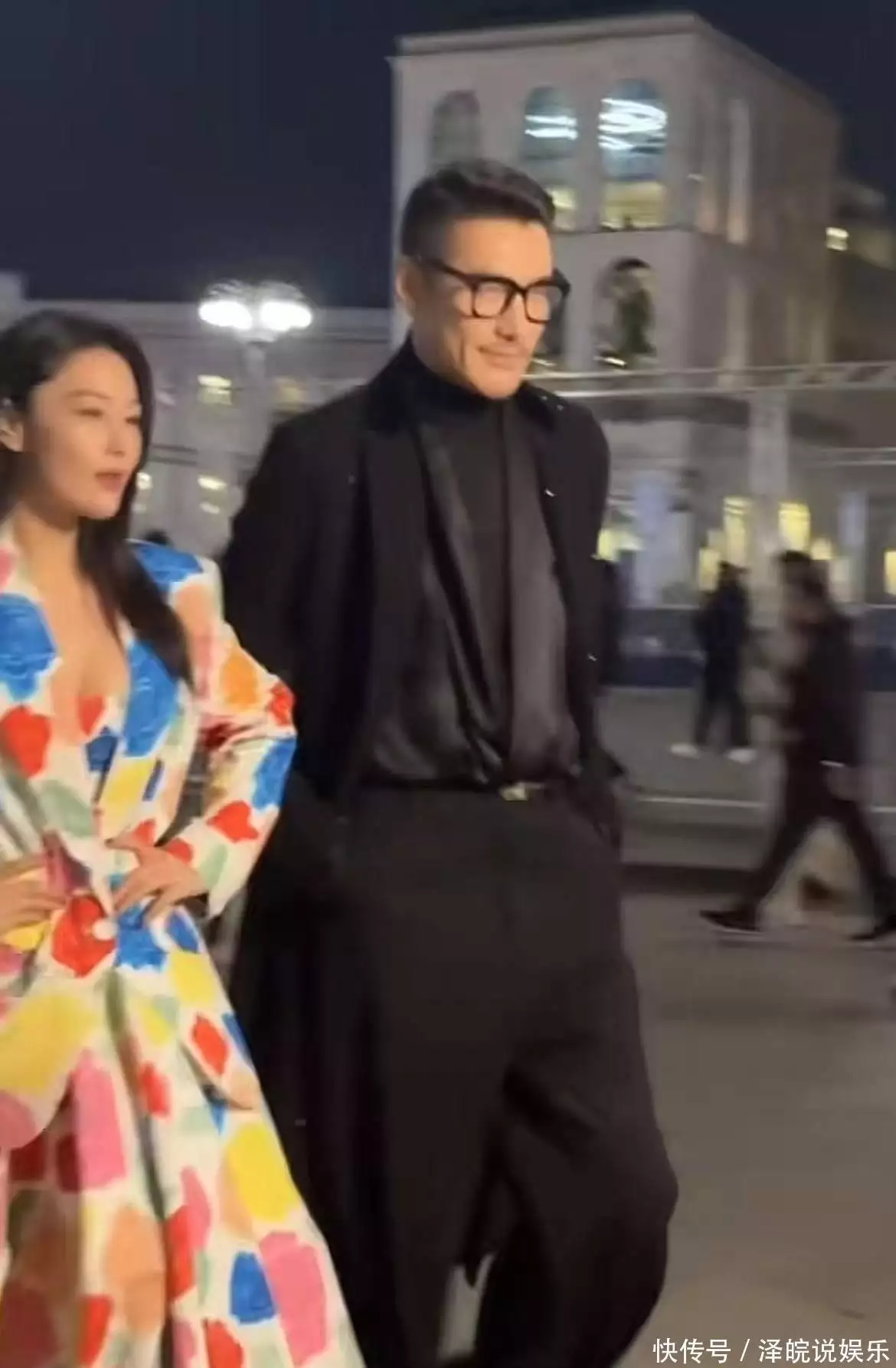 胡兵张馨予意大利街头走秀_胡兵单身生活态度_胡兵很有钱吗