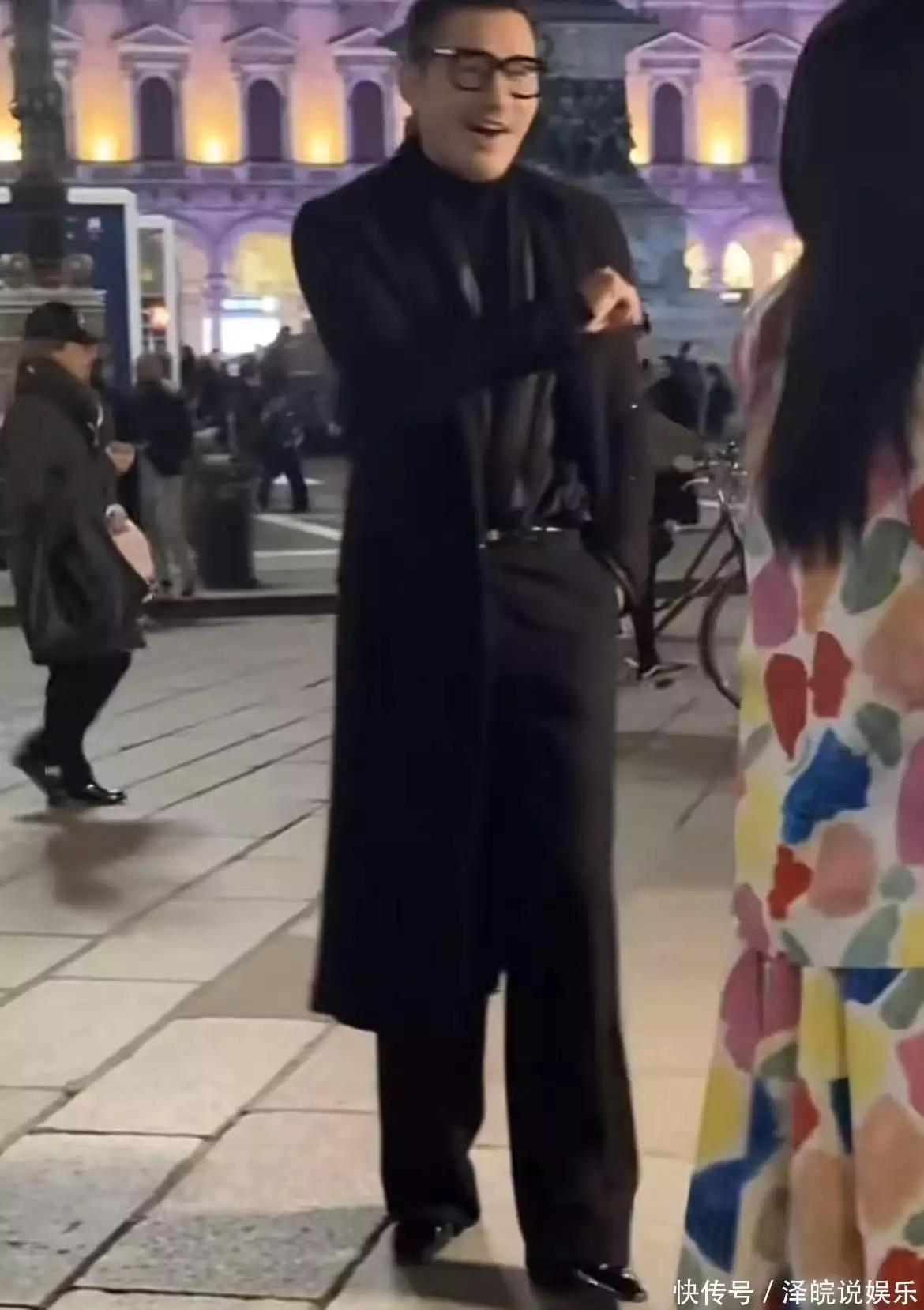 胡兵单身生活态度_胡兵很有钱吗_胡兵张馨予意大利街头走秀