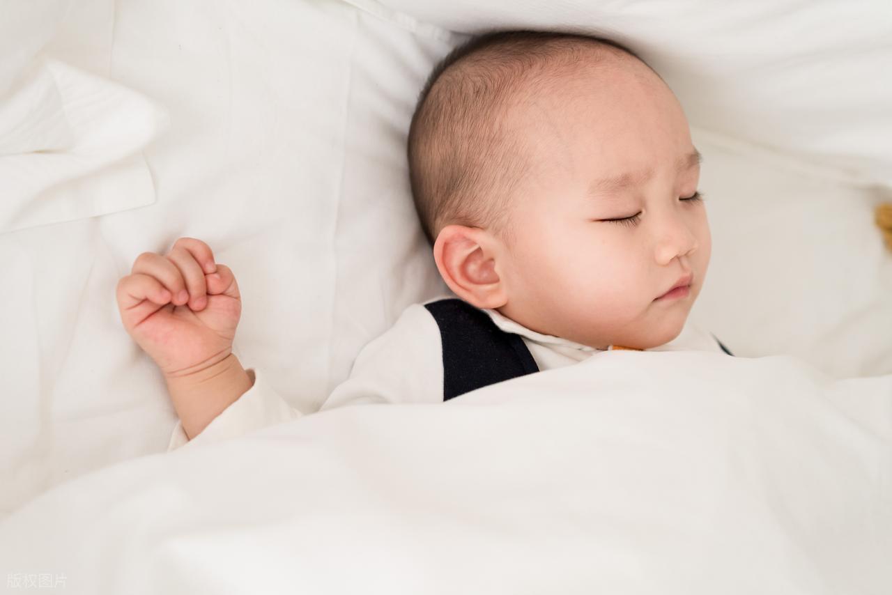 宝宝头发不均匀原因_宝宝睡觉头会出很多汗为什么_宝宝头发稀疏护理