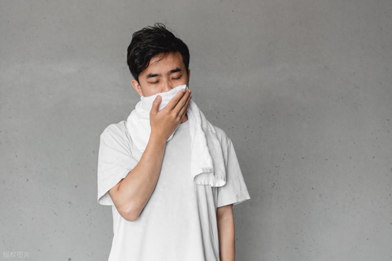 头颈部多汗中医原因_宝宝睡觉头会出很多汗为什么_上焦有热头颈部出汗