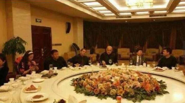 饭局改变命运毕福剑_毕福剑酒桌失言事件_公众人物言行规范