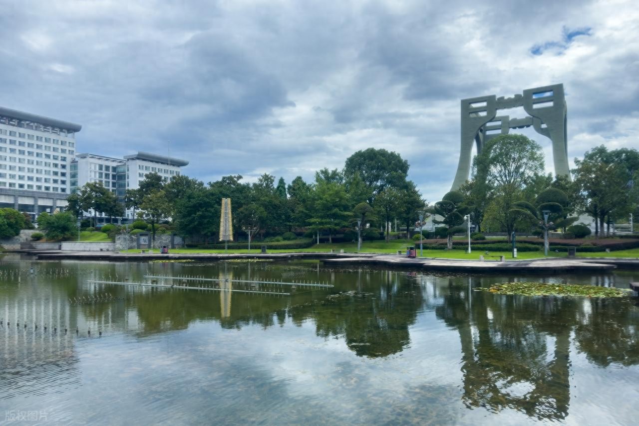 退休后适合居住的城市_经济宽裕退休生活选择_中国十佳休闲宜居生态城市