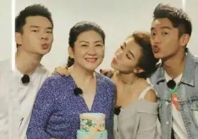 郑恺前女友程晓玥周扬青吴千语_郑恺前校花前女友_程晓玥周扬青吴千语