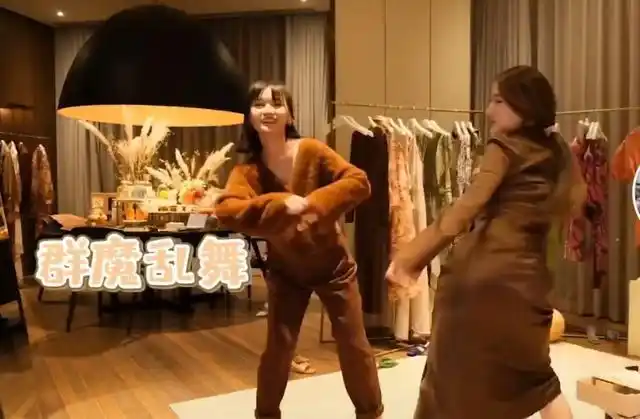 程晓玥郑恺分手后状态_郑恺前校花前女友_程晓玥名媛生活晒礼物