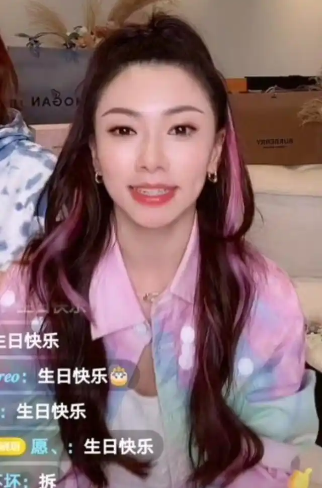 程晓玥名媛生活晒礼物_程晓玥郑恺分手后状态_郑恺前校花前女友