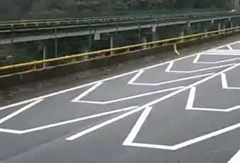 绝对不能压的交通标线_导流线标志_压标线扣分罚款