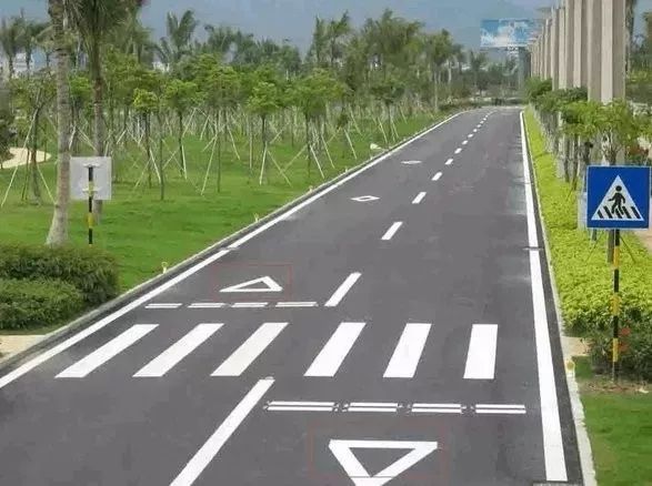 导流线标志_白色实线虚线区别_交通标线含义