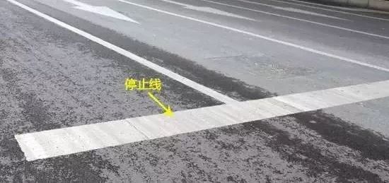 交通标线含义_白色实线虚线区别_导流线标志