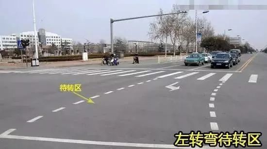 交通标线含义_白色实线虚线区别_导流线标志