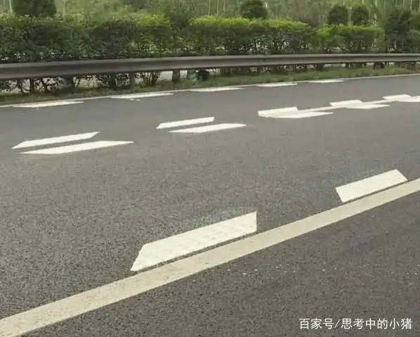 道路交通标线性能要求_导流线标志_纵向减速标线作用原理