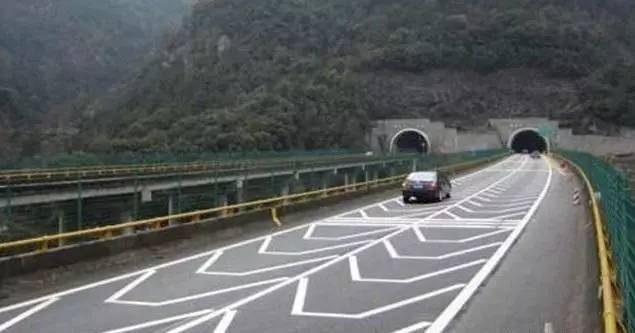 导流线标志_减速标线_错视觉标线