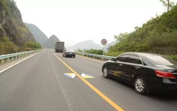 导流线标志_减速标线_错视觉标线