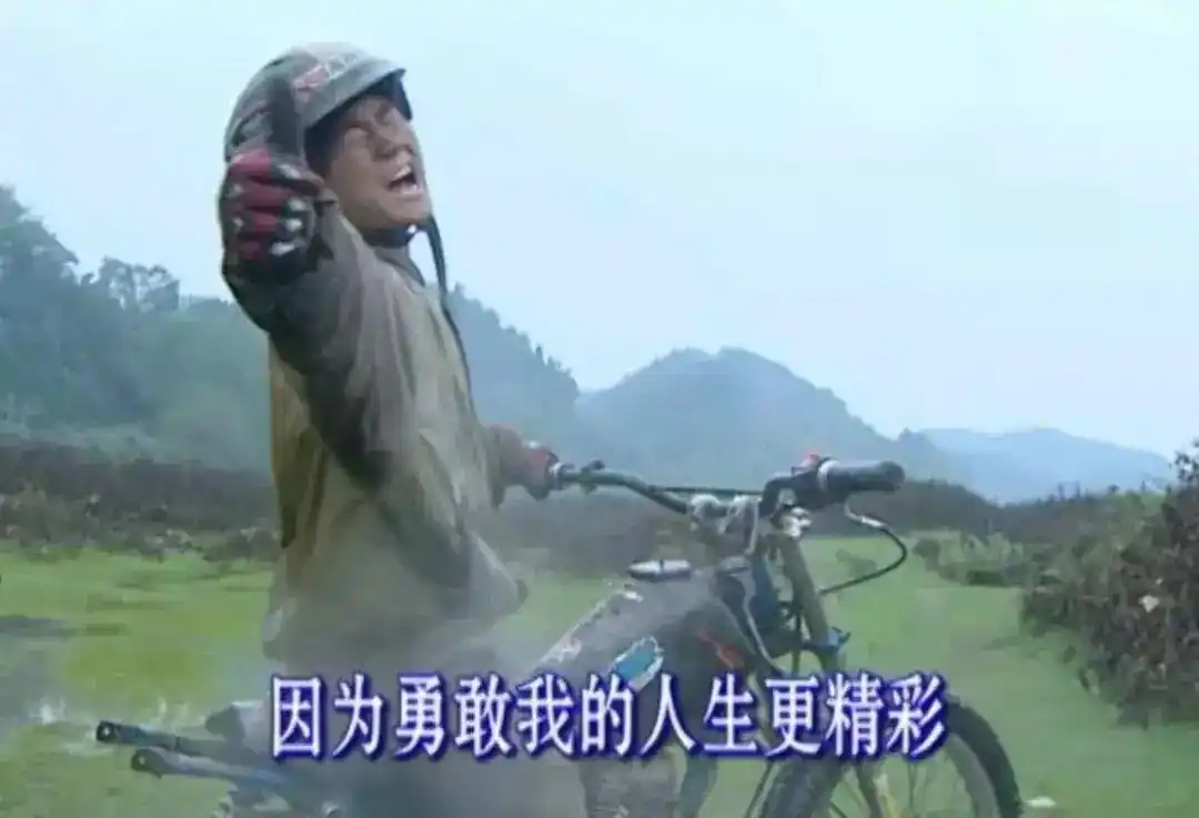 中国摩托车品牌历史性突破_“张雪机车”位列超级杆位赛第二名_张雪机车WSBK夺冠