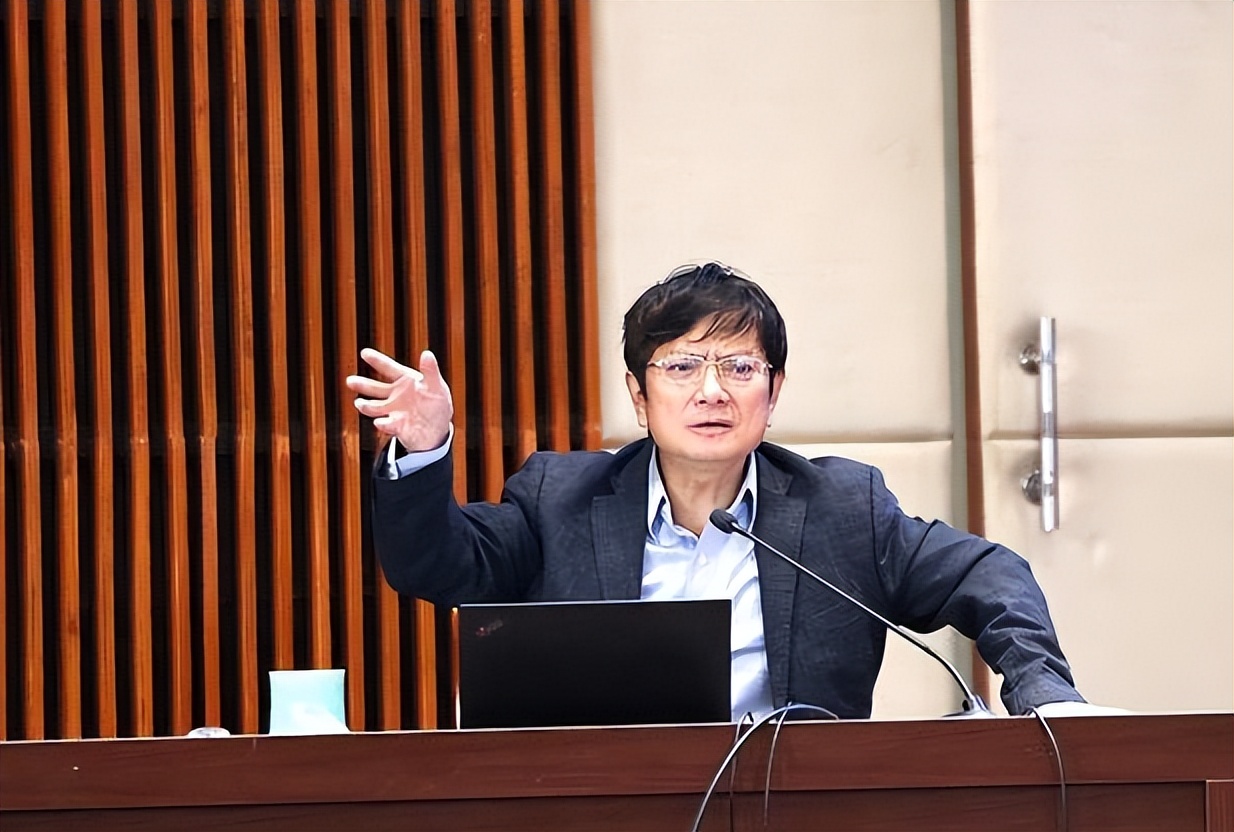 张召忠是大忽悠吗_军事专家不靠谱_战忽局张召忠