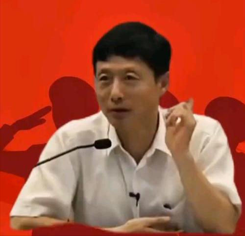 张召忠是大忽悠吗_郑强爱国言论风格_艾跃进军事课特点