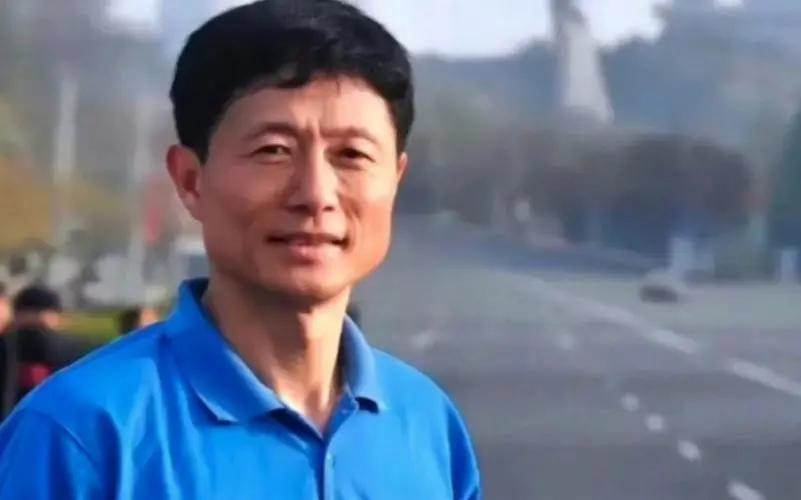 艾跃进军事课特点_郑强爱国言论风格_张召忠是大忽悠吗