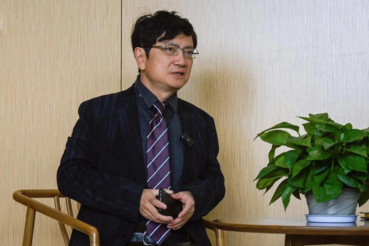 郑强爱国言论风格_艾跃进军事课特点_张召忠是大忽悠吗