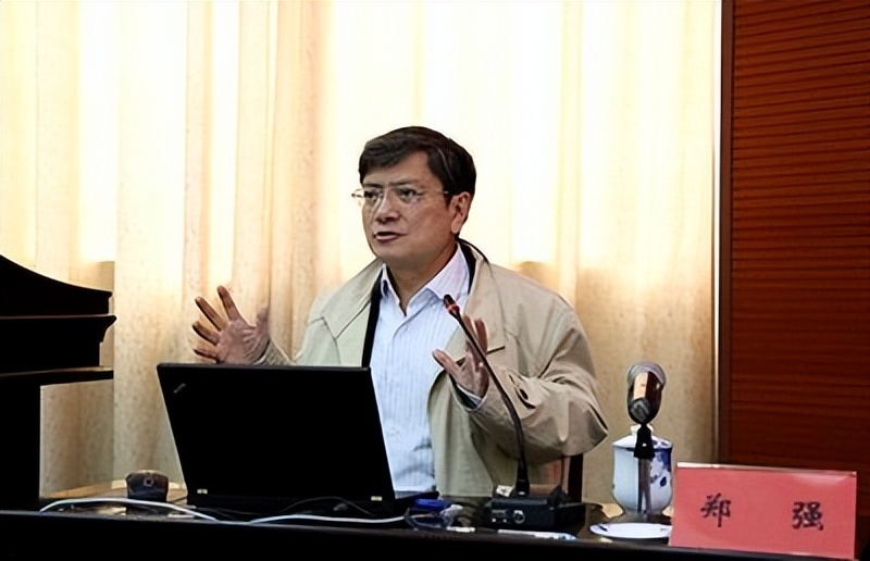 艾跃进大炮真理_张召忠战略烟雾弹_张召忠是大忽悠吗