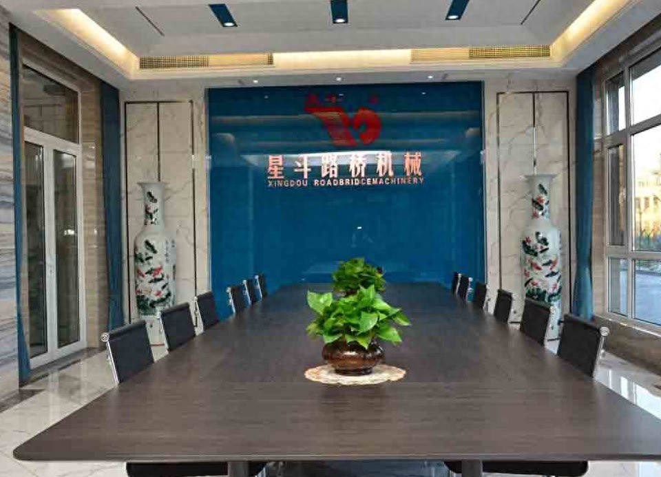 星斗路桥机械有限公司_摊铺机供应商河北唐山_滑模摊铺机图片