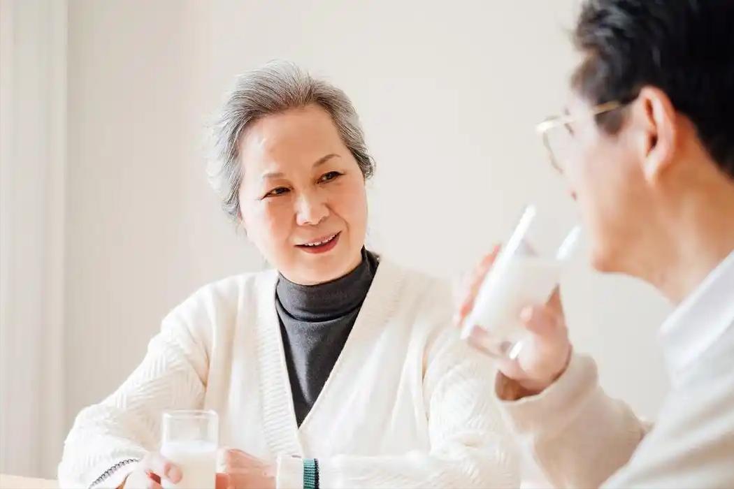 老年人喝牛奶注意事项_牛奶与心血管健康关系_喝牛奶是什么意思